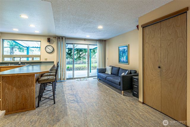 1808 Riverview Drive NE, Auburn, WA 98002