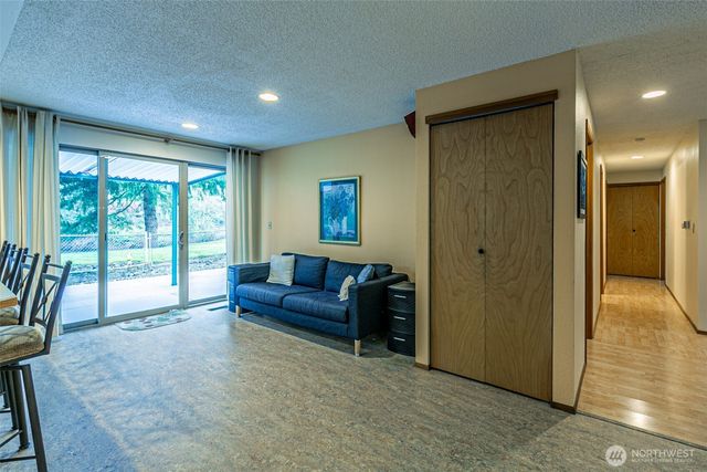 1808 Riverview Drive NE, Auburn, WA 98002