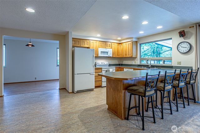 1808 Riverview Drive NE, Auburn, WA 98002