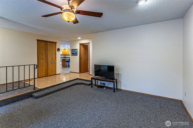 1808 Riverview Drive NE, Auburn, WA 98002