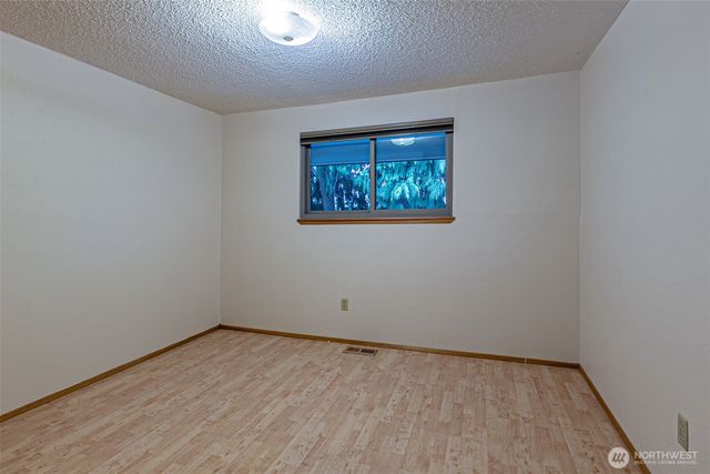 1808 Riverview Drive NE, Auburn, WA 98002