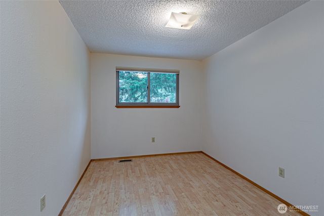 1808 Riverview Drive NE, Auburn, WA 98002