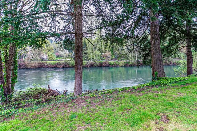 1808 Riverview Drive NE, Auburn, WA 98002