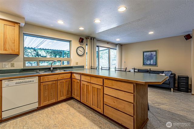 1808 Riverview Drive NE, Auburn, WA 98002