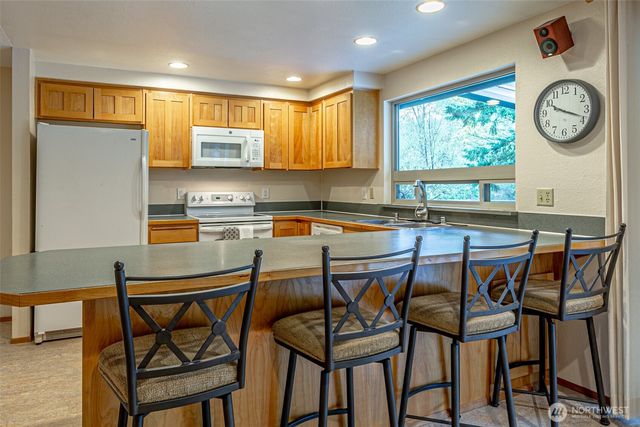 1808 Riverview Drive NE, Auburn, WA 98002