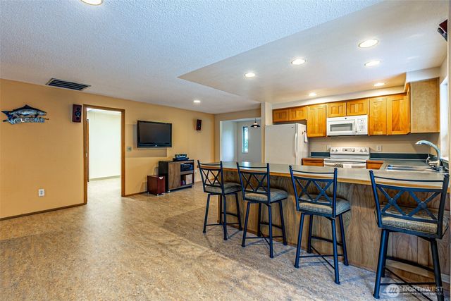 1808 Riverview Drive NE, Auburn, WA 98002