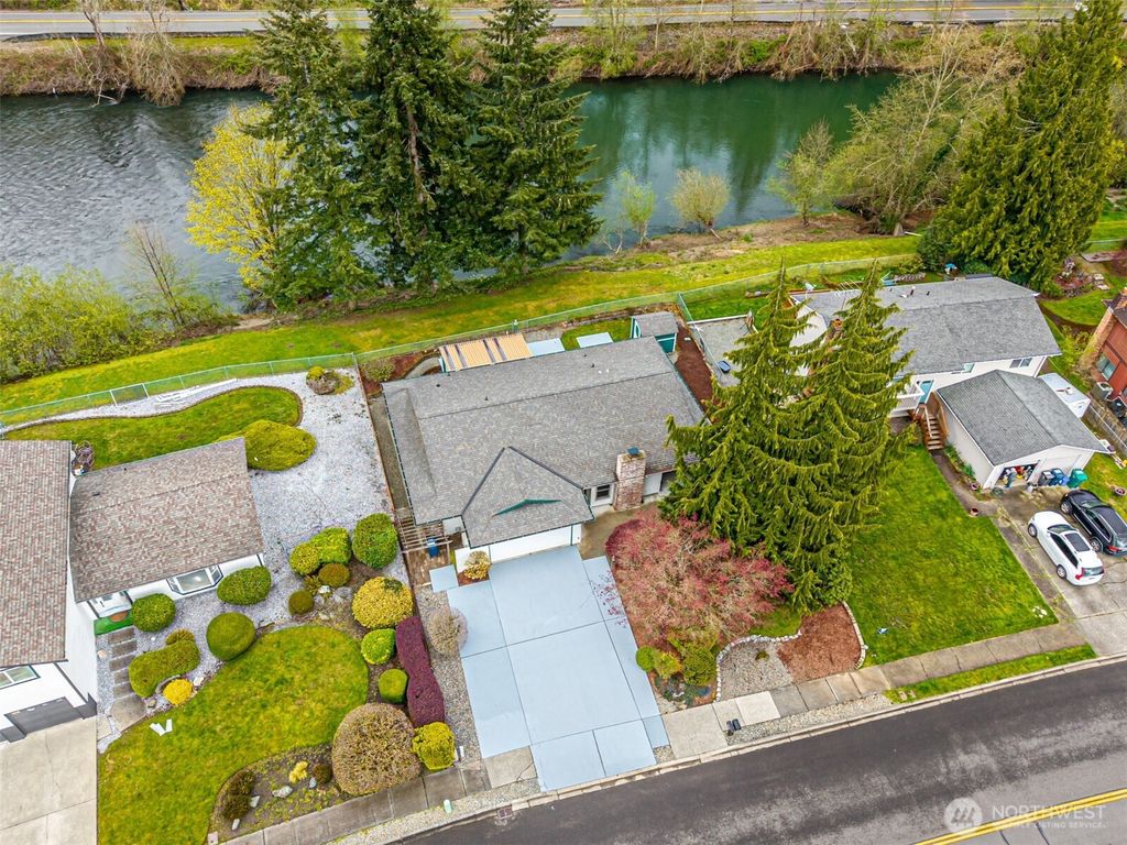 1808 Riverview Drive NE, Auburn, WA 98002