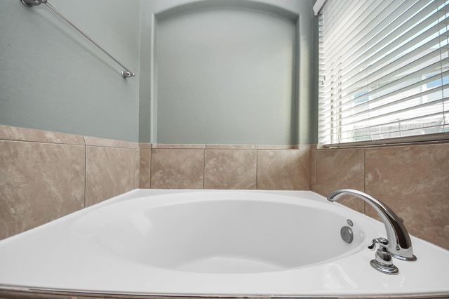 2402 Village Lakes Drive, Katy, TX 77493