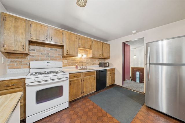 506 Malabar Dr, Plum Boro, PA 15239