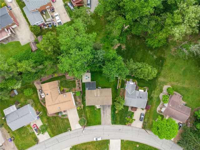 506 Malabar Dr, Plum Boro, PA 15239