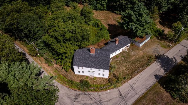21 Currier Street, South Hampton, NH 03827