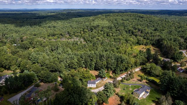 21 Currier Street, South Hampton, NH 03827