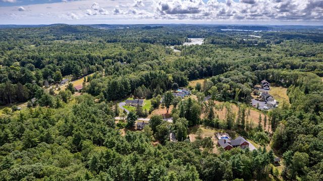 21 Currier Street, South Hampton, NH 03827