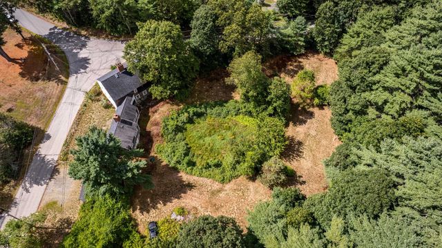 21 Currier Street, South Hampton, NH 03827