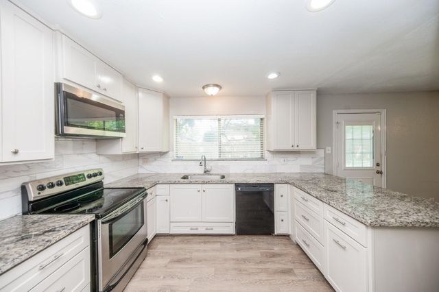 16418 Blackhawk Boulevard, Friendswood, TX 77546