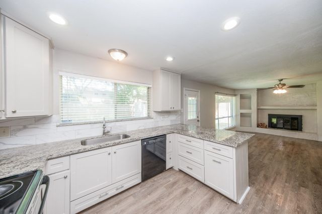 16418 Blackhawk Boulevard, Friendswood, TX 77546