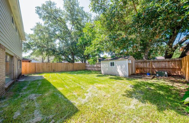 16418 Blackhawk Boulevard, Friendswood, TX 77546