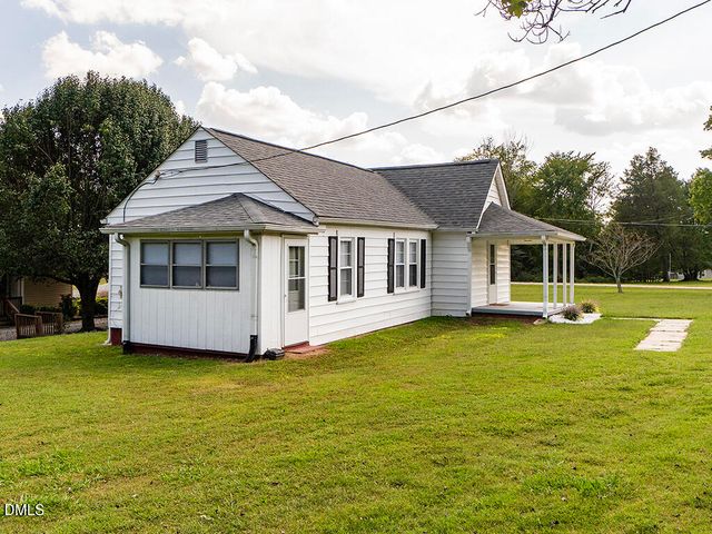 1441 N Graham Hopedale Road, Burlington, NC 27217