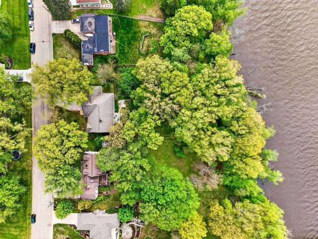 2410 River View Drive, Janesville, WI 53546