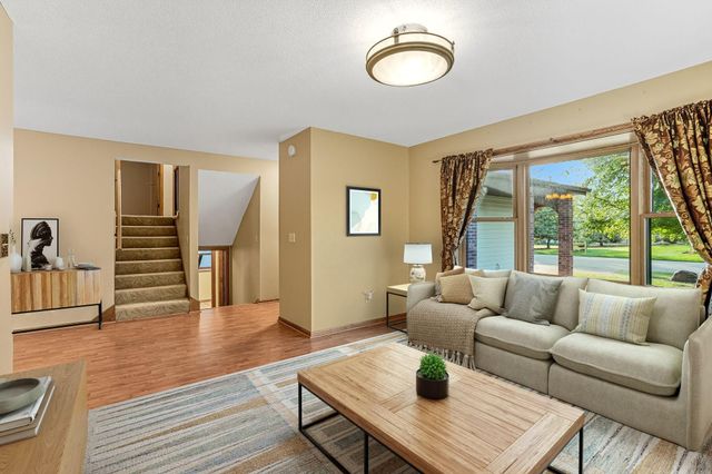 7454 Upper 24th Street N, Oakdale, MN 55128