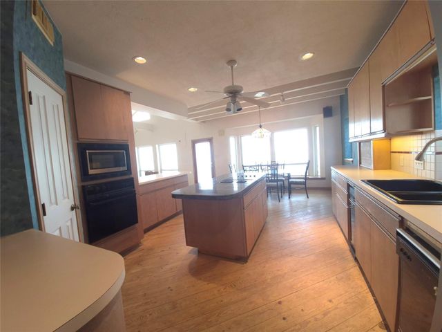 1823 Port O Call Street, Tiki Island, TX 77554
