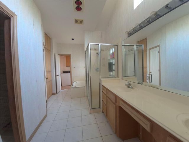 1823 Port O Call Street, Tiki Island, TX 77554