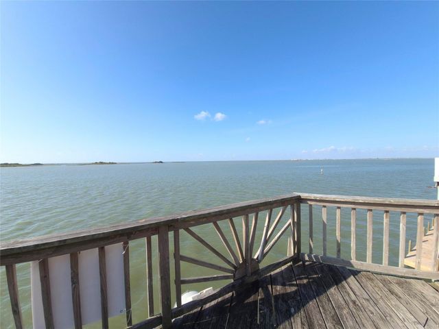 1823 Port O Call Street, Tiki Island, TX 77554