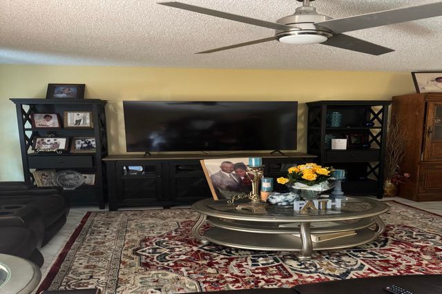8230 NW 9th Court 6, Plantation, FL 33324