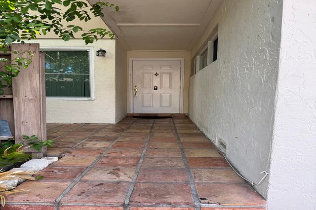 8230 NW 9th Court 6, Plantation, FL 33324