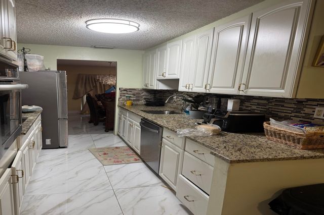 8230 NW 9th Court 6, Plantation, FL 33324