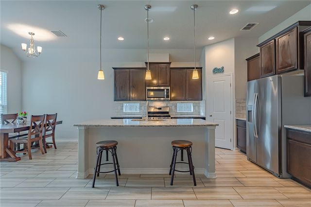 125 Shadow Moss Lane, Rockport, TX 78382