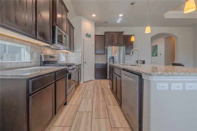 125 Shadow Moss Lane, Rockport, TX 78382