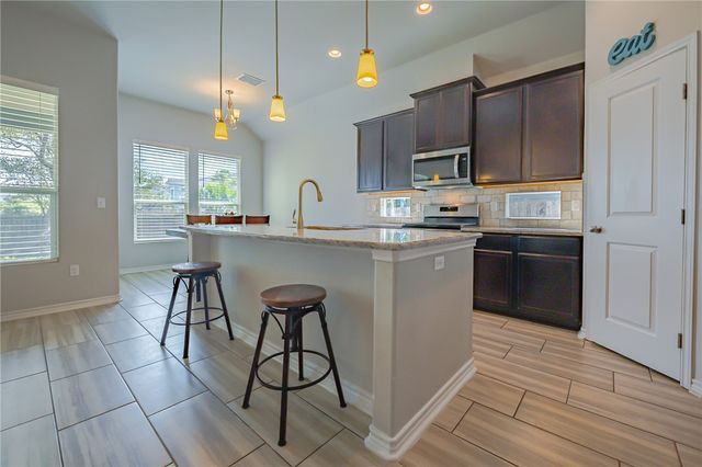 125 Shadow Moss Lane, Rockport, TX 78382