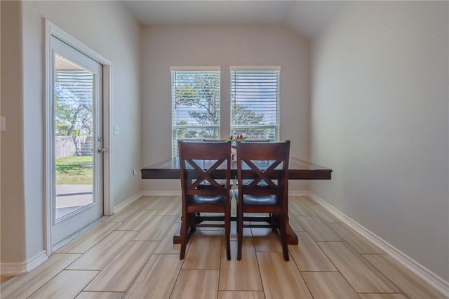 125 Shadow Moss Lane, Rockport, TX 78382