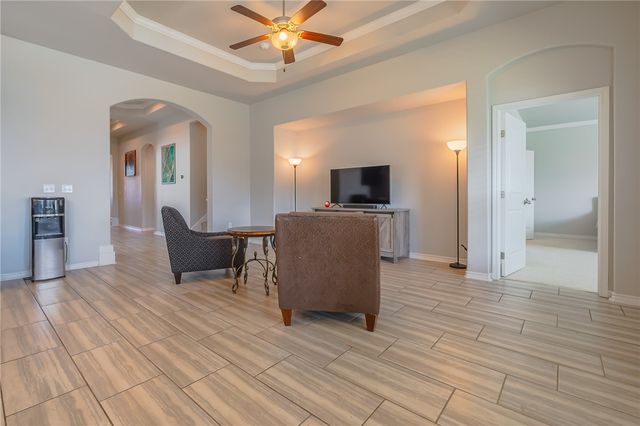 125 Shadow Moss Lane, Rockport, TX 78382