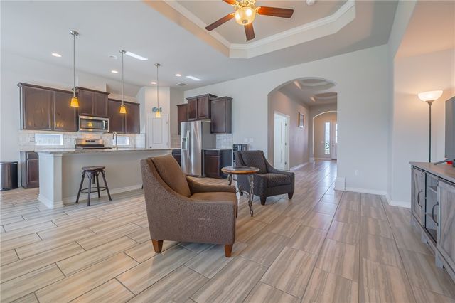 125 Shadow Moss Lane, Rockport, TX 78382