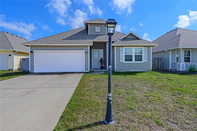 125 Shadow Moss Lane, Rockport, TX 78382