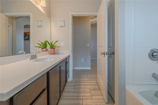 125 Shadow Moss Lane, Rockport, TX 78382