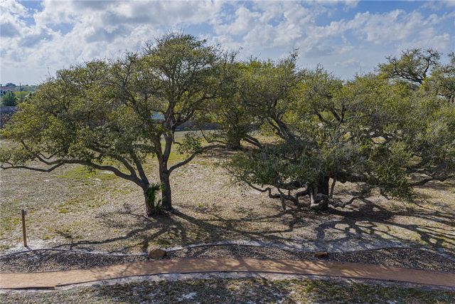 125 Shadow Moss Lane, Rockport, TX 78382