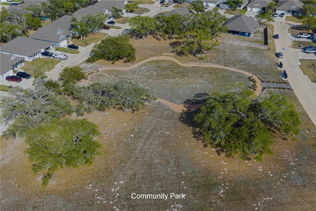 125 Shadow Moss Lane, Rockport, TX 78382