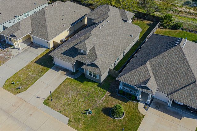 125 Shadow Moss Lane, Rockport, TX 78382