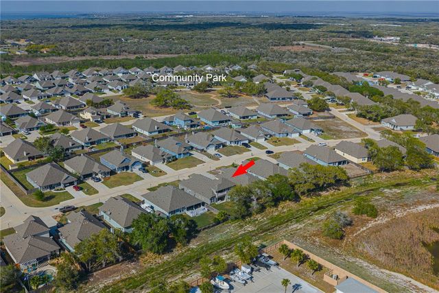 125 Shadow Moss Lane, Rockport, TX 78382