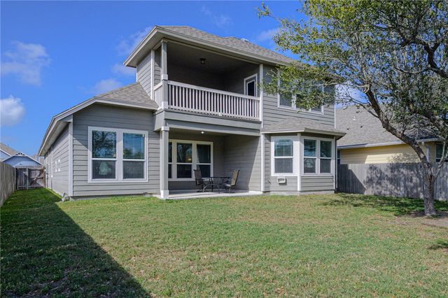 125 Shadow Moss Lane, Rockport, TX 78382