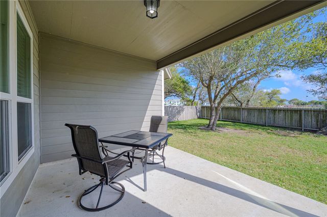 125 Shadow Moss Lane, Rockport, TX 78382