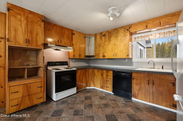 1206 Meadowood RD, Sandpoint, ID 83864