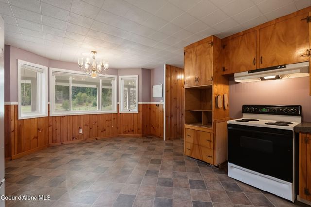 1206 Meadowood RD, Sandpoint, ID 83864