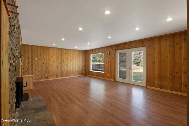 1206 Meadowood RD, Sandpoint, ID 83864