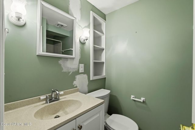 1206 Meadowood RD, Sandpoint, ID 83864
