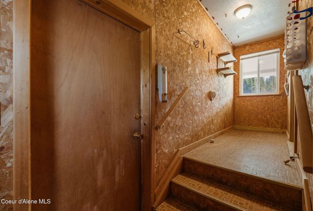 1206 Meadowood RD, Sandpoint, ID 83864