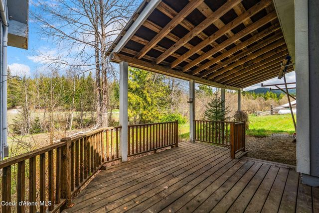 1206 Meadowood RD, Sandpoint, ID 83864
